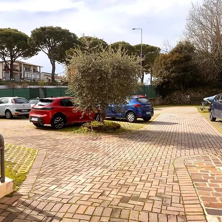 Lägenhet Gioiello Deco Nel Centro Storico Desenzano del Garda
